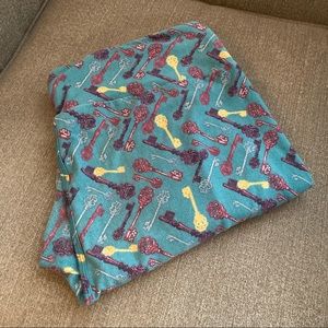 LuLaRoe Tall & Curvy Antique Keys Pattern Leggings